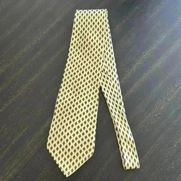 Saclike Row Tie EUC‎ - Picture 1 of 4